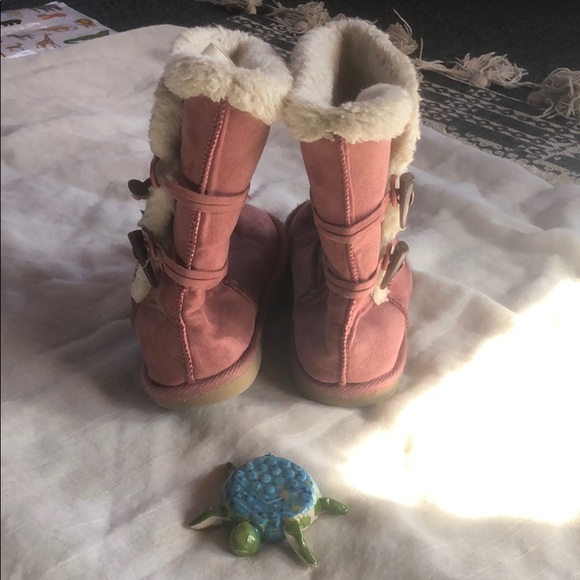 Antique Coral Fuzzy Toggle Boots - Picture 4 of 8